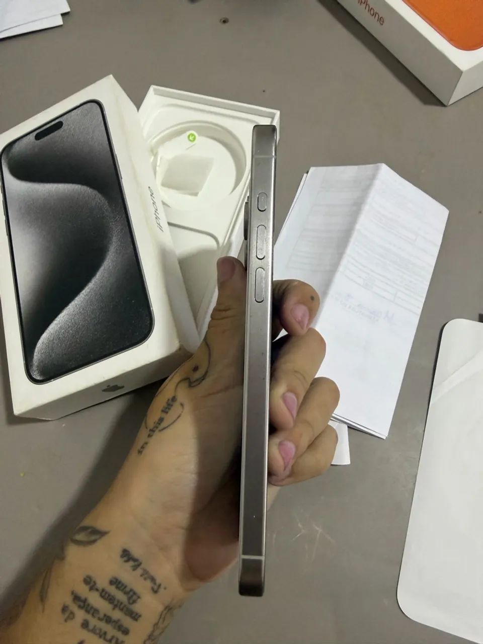 iPhone 15 Pro Max 256 g - Caixa - Nota - única dona  - Foto 3