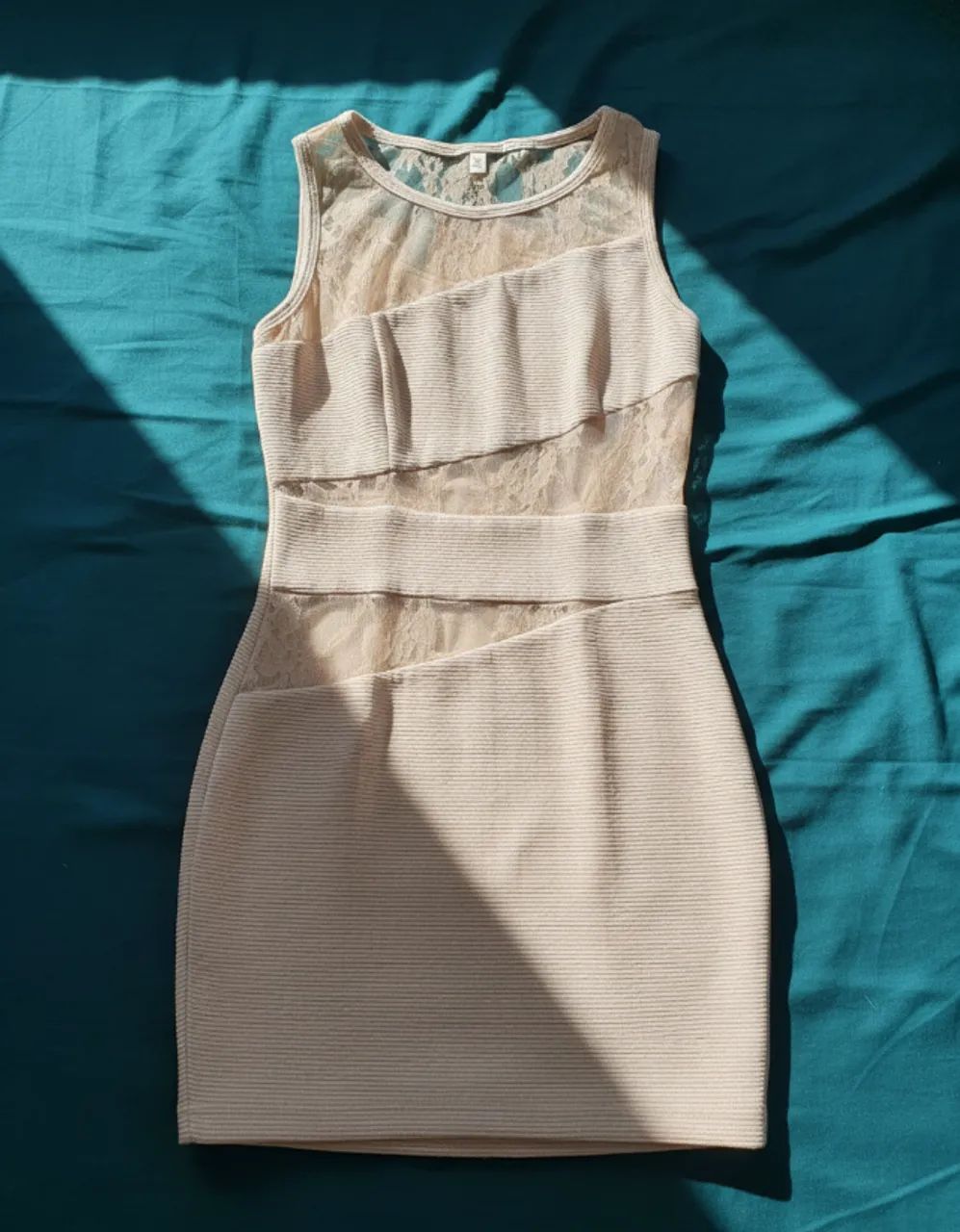 Vestido Nude de Renda - Foto 5