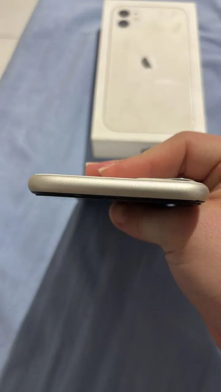 iPhone 11 ホワイト 64GB（バッテリー71%） iPhone 11 64gb/ vida de 71% bateria/ branco na caixa - Celulares e