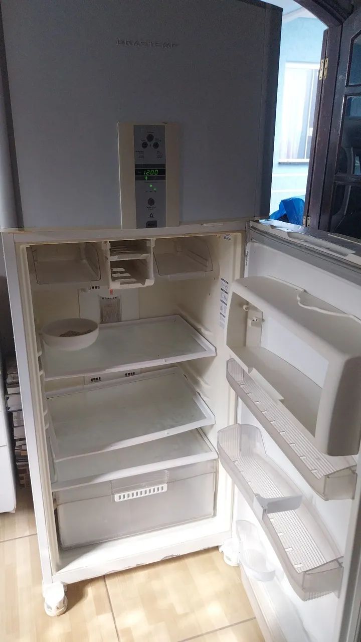 Vendo geladeira funcionando perfeitamente frost free  - Foto 3