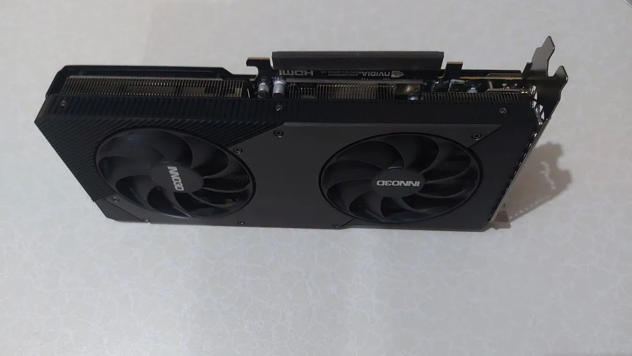 RTX 5070 INNO3D - Foto 5