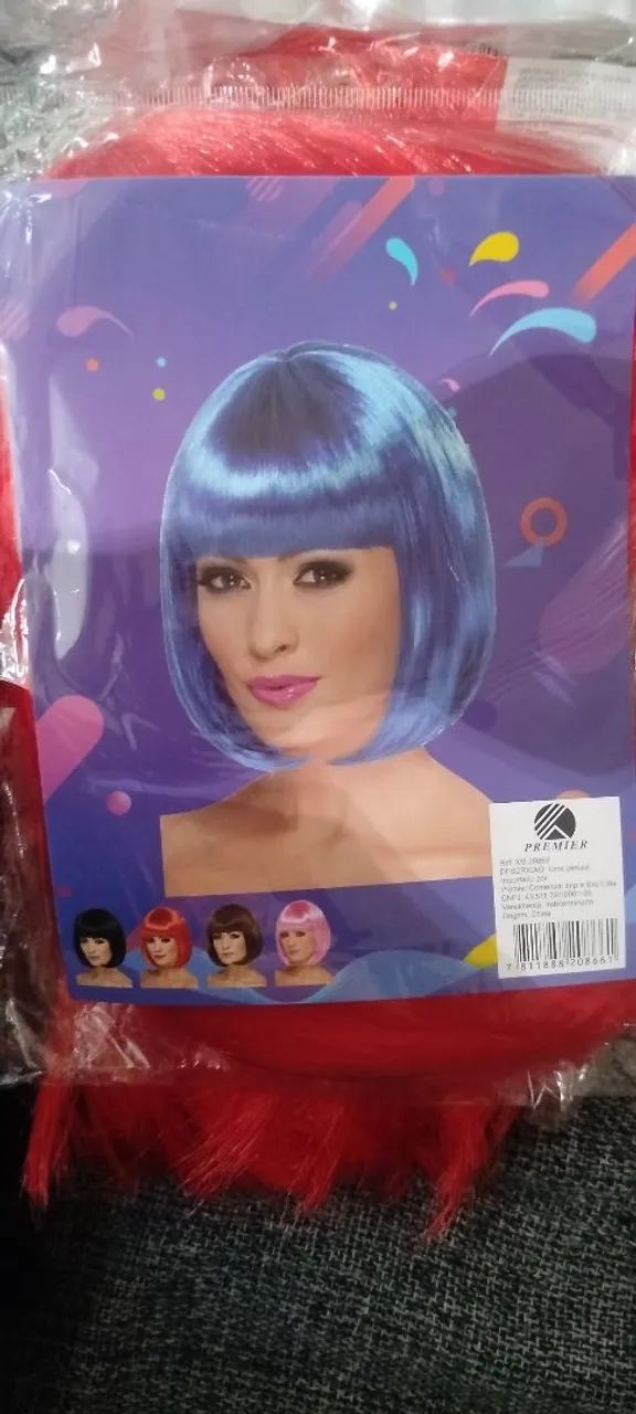 Peruca  Chanel vermelha ?