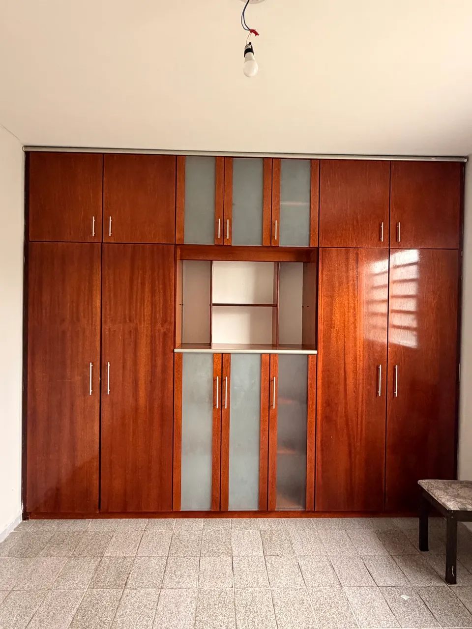 Guarda roupa de madeira maciça 3,35m x 2,75m