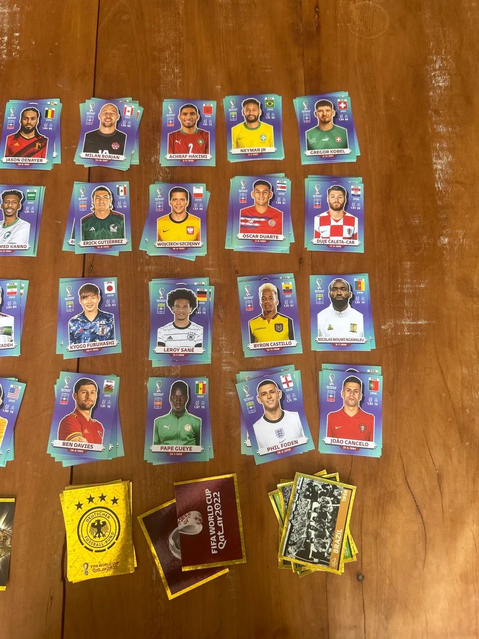 Lote 212 figurinhas copa do mundo 2022 - Foto 5