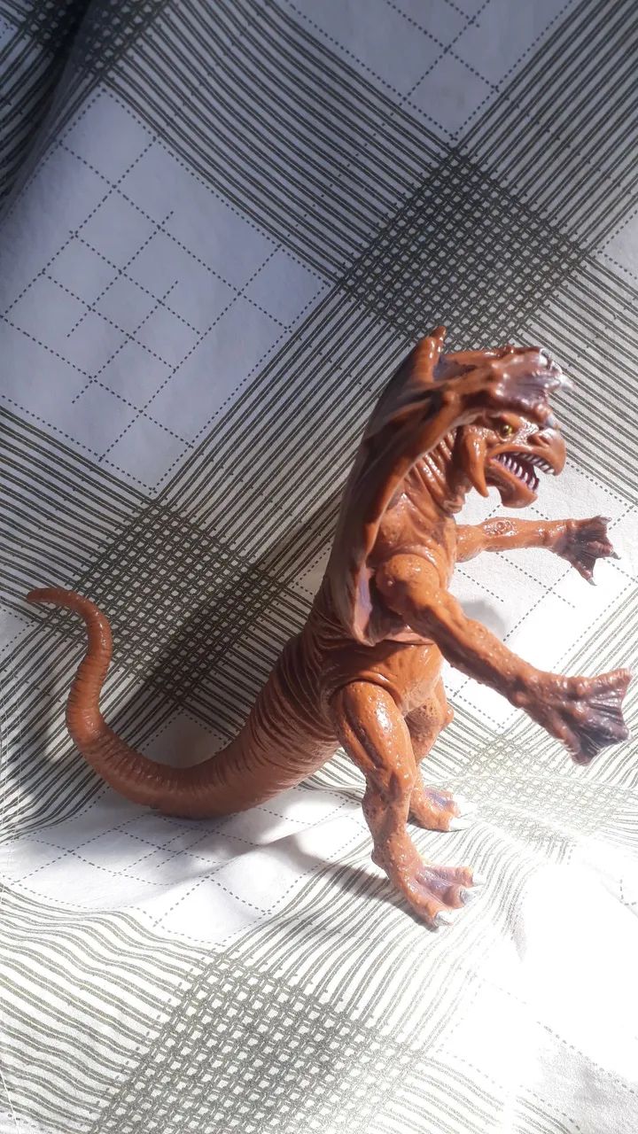 Boneco Ultraman Alien Gerukadon - Foto 2