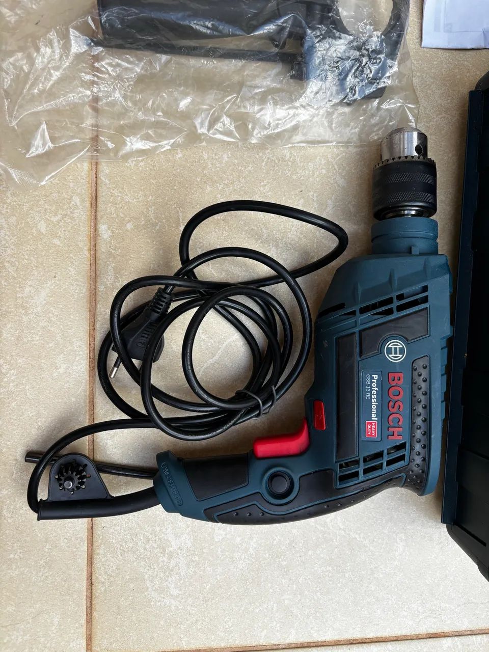 Furadeira De Impacto/parafusadeira Bosch Gsb 13 Re 650w Com Maleta