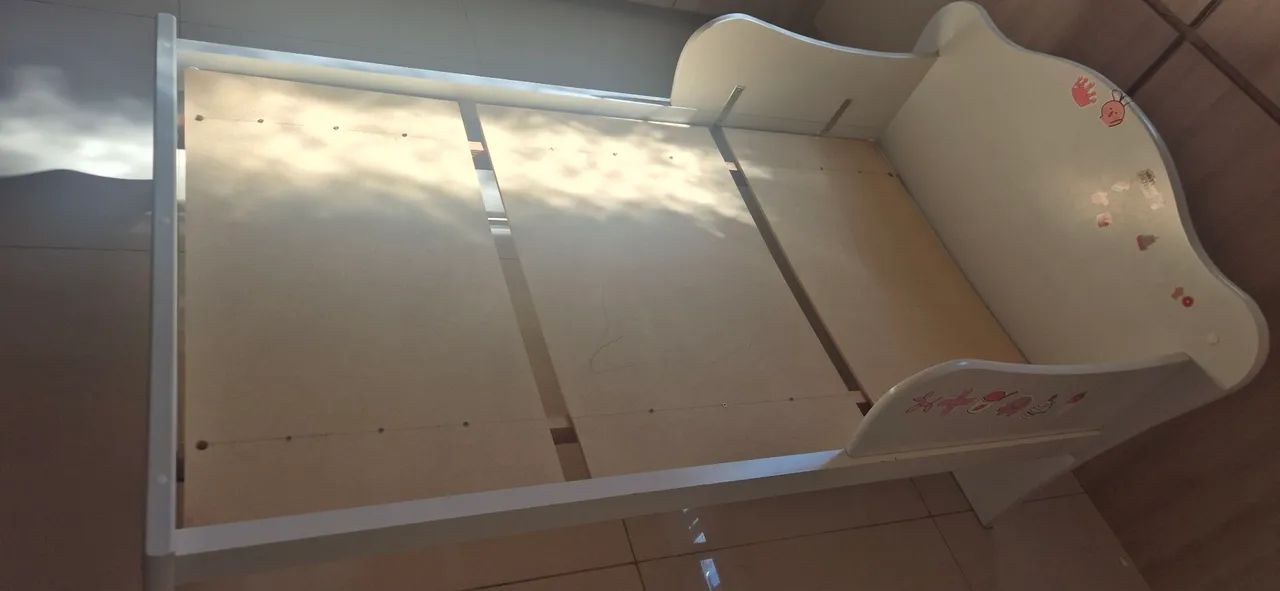 Berço 2 em 1: berço vira Mini cama com colchão  - Foto 3