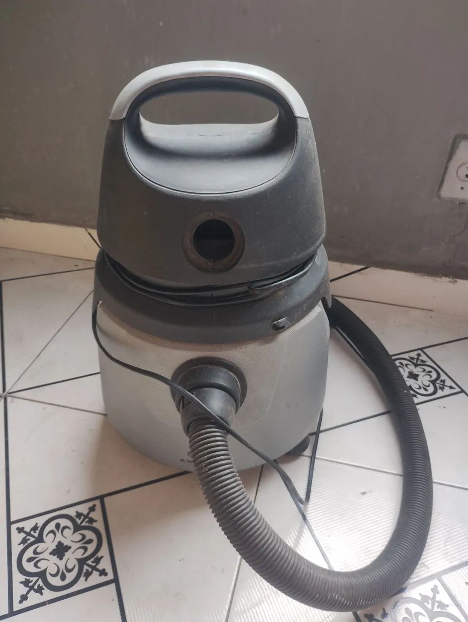 Vendo aspirador pó e água Armo  - Foto 2