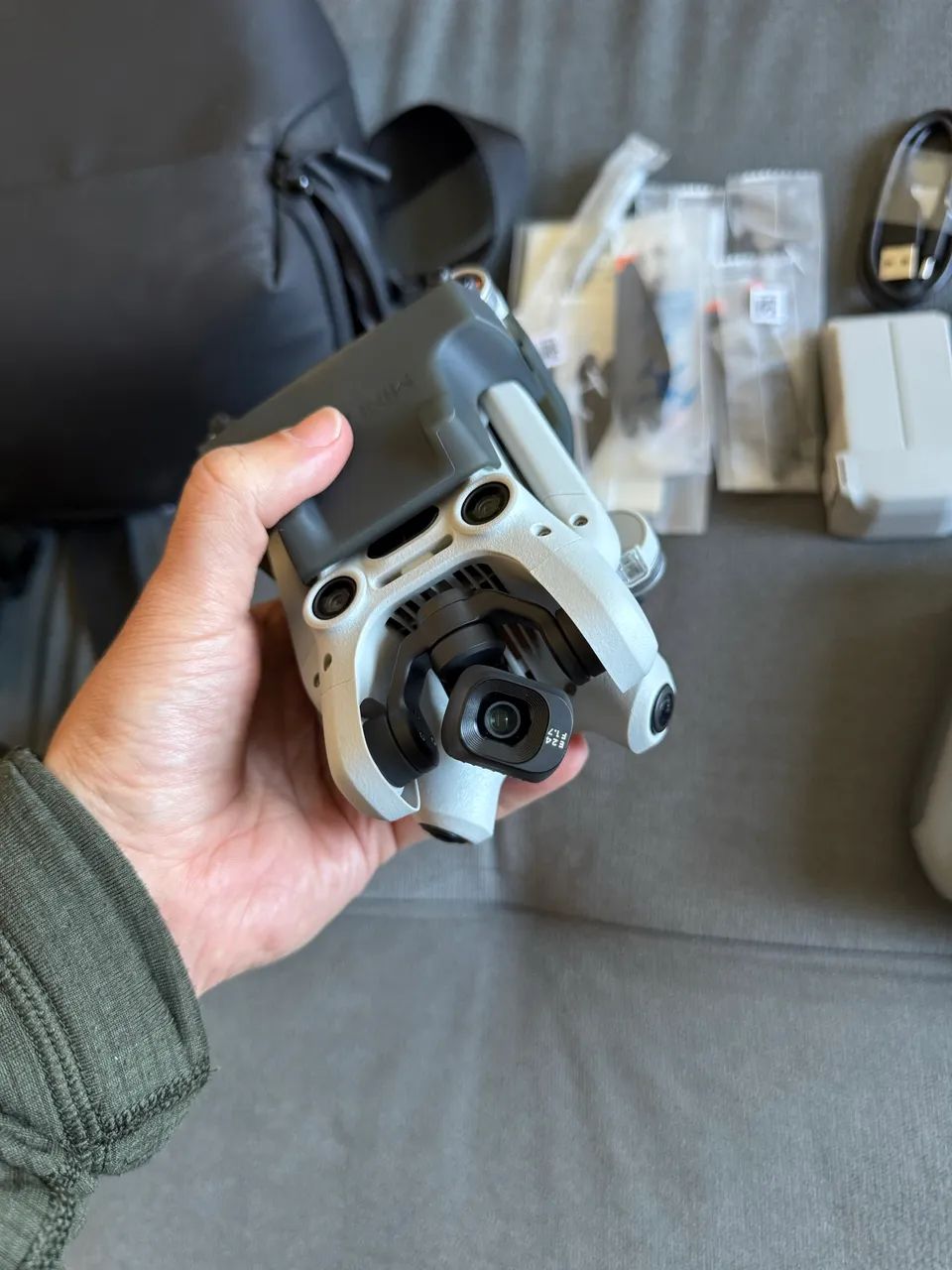 DJI Mini 4 Pro Fly More Combo RC2 + 4 Baterias - Foto 4