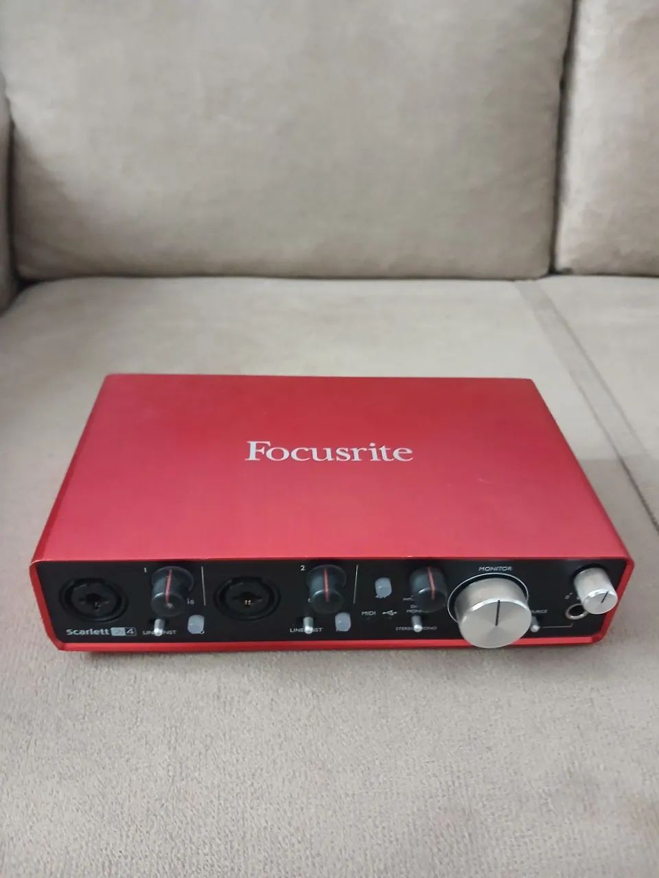 Interface de áudio Focusrite 2i4 
