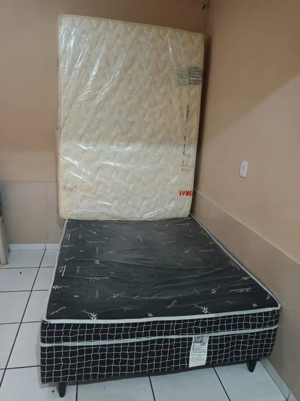 Colchão de casal com mola e espuma  semi novo  - Foto 4