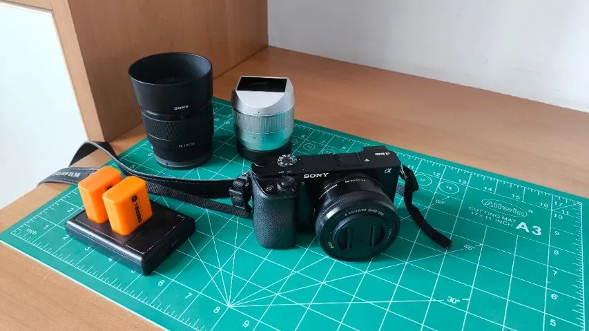 Câmera Sony A6000 com lente do kit + 2 lentes - Foto 4