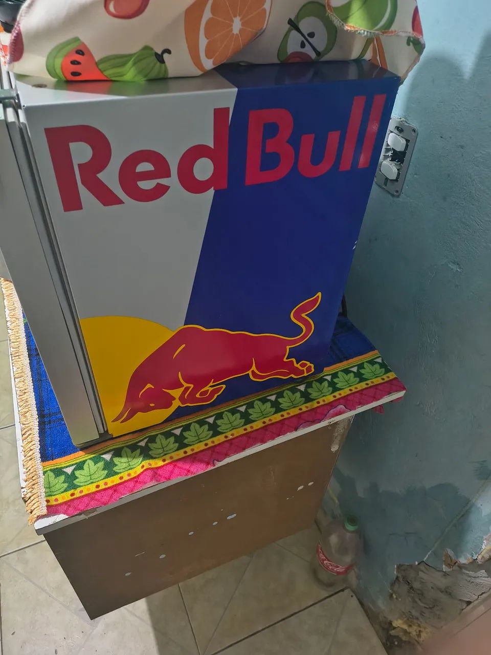 Mini geladeira da redbull - Foto 3