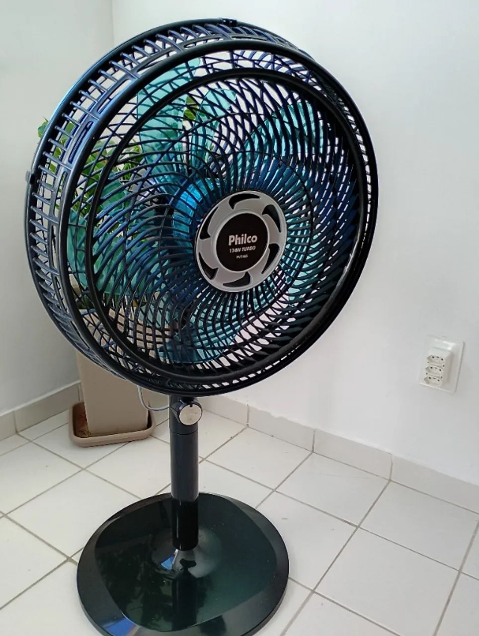 Ventilador Philco preto de coluna 127w - Foto 2