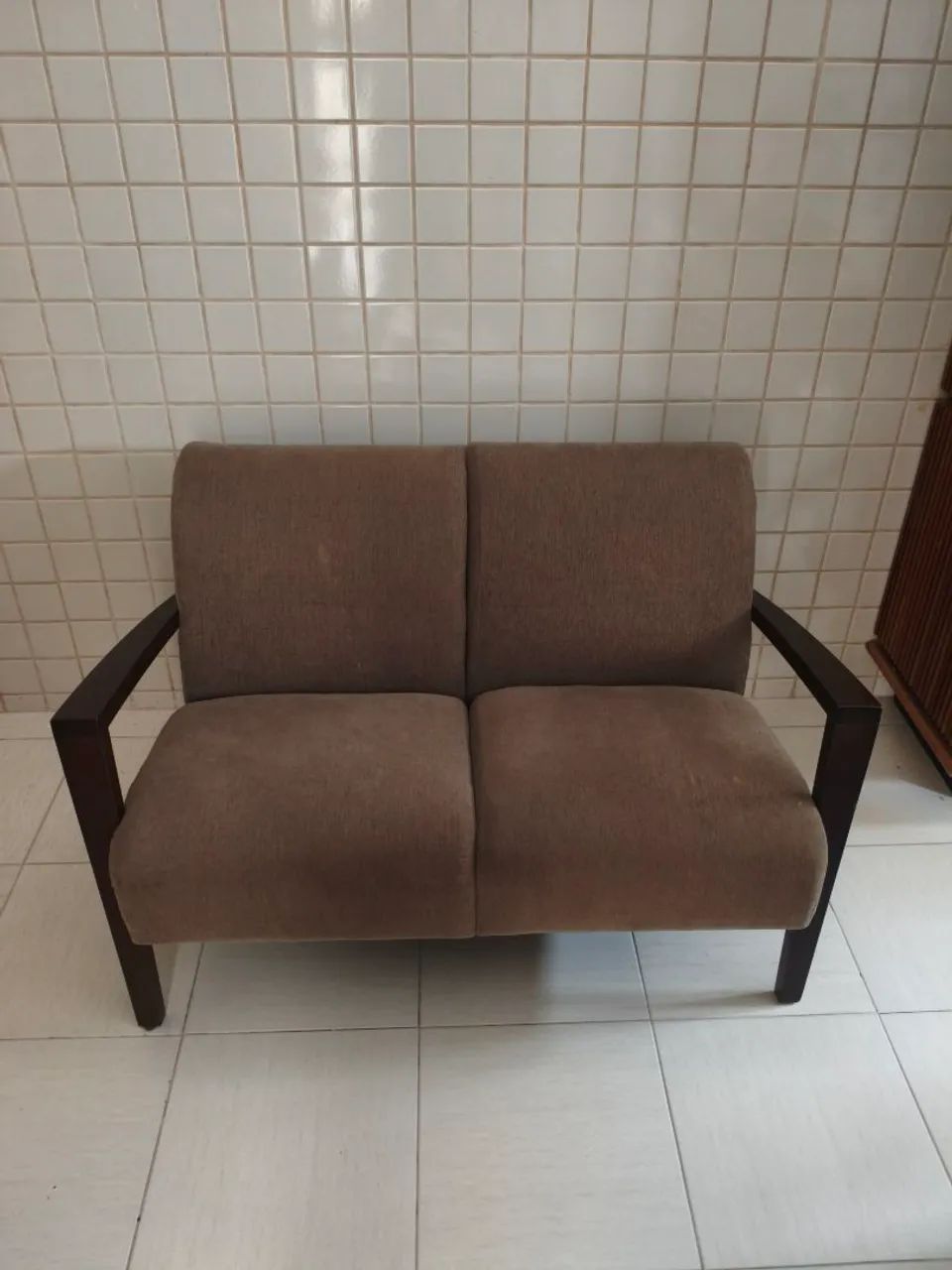 Vendo sofá dois lugares e poltronas! - Foto 2