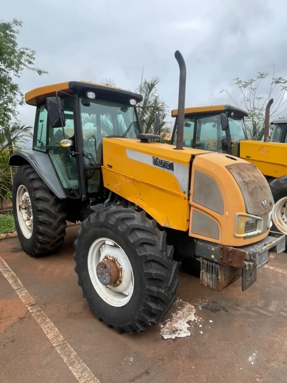 Trator Valtra BM 110 4x4 Ano 2012 - C/Cabine