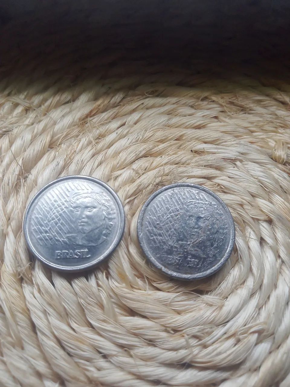 Moedas de 1centavo de 1997 e 1994 com marcas de uso - Foto 5