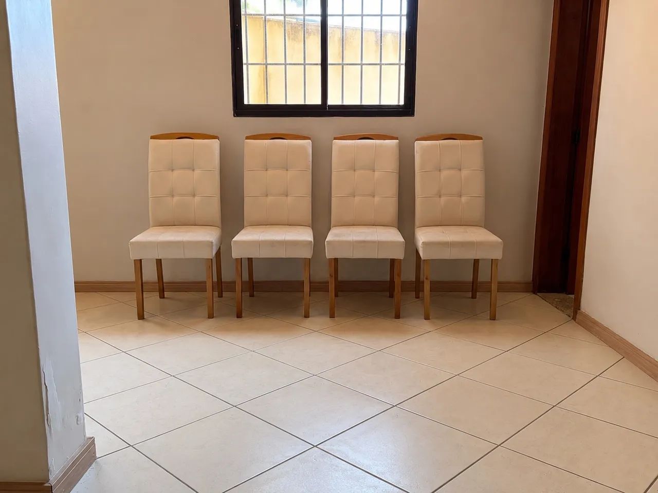 Mesa com cadeiras - Foto 4