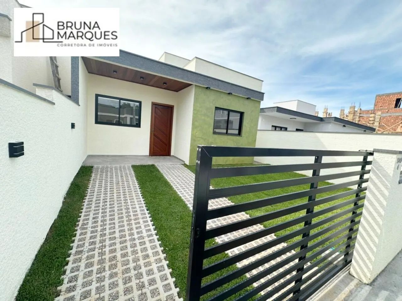 Casa Nova à Venda  Excelente Localização!