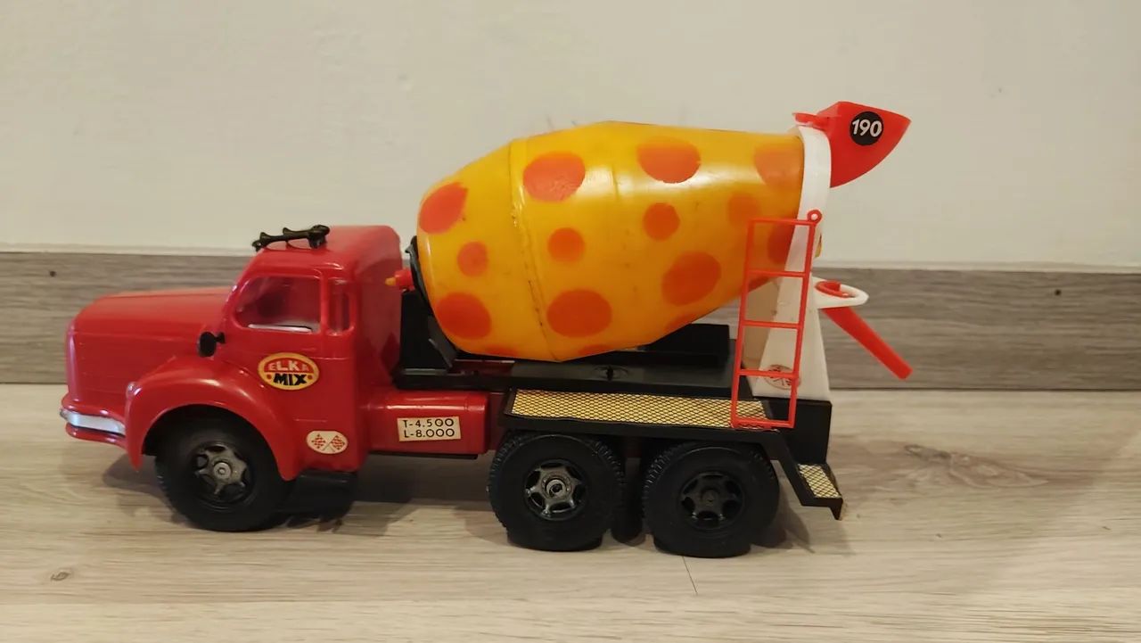 CAMINHÃO ELKA BETONEIRA NOVO NA CAIXA!<br>R$ 2500,00 + FRETE <br>TRATAR 44- * WILSON - Foto 4