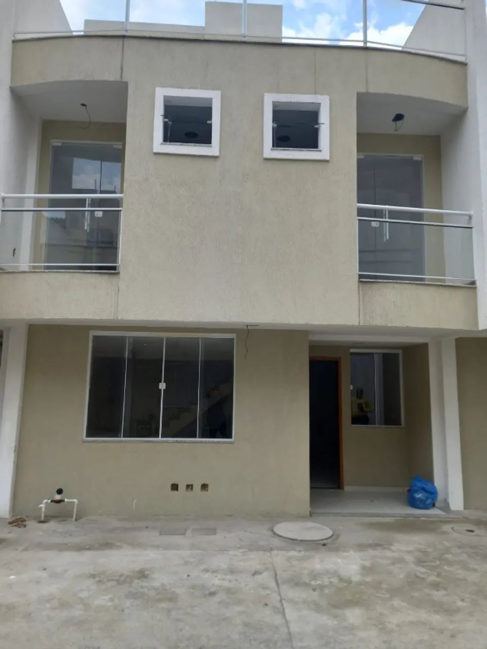 CASA ESPAÇOSA DE 3 ANDARES EM BENTO RIBEIRO