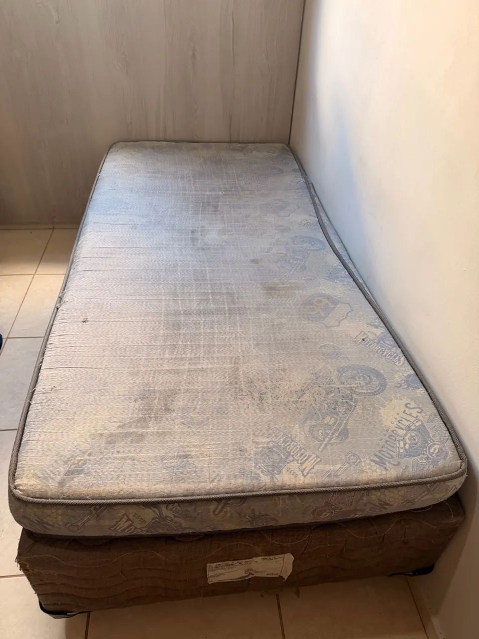 Cama solteiro com base 