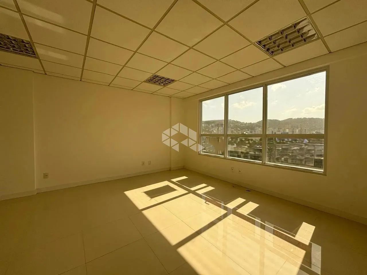 SALA COMERCIAL COM 01 VAGA GARAGEM NO BAIRRO BARREIROS EM SÃO JOSÉ/SC - Foto 3