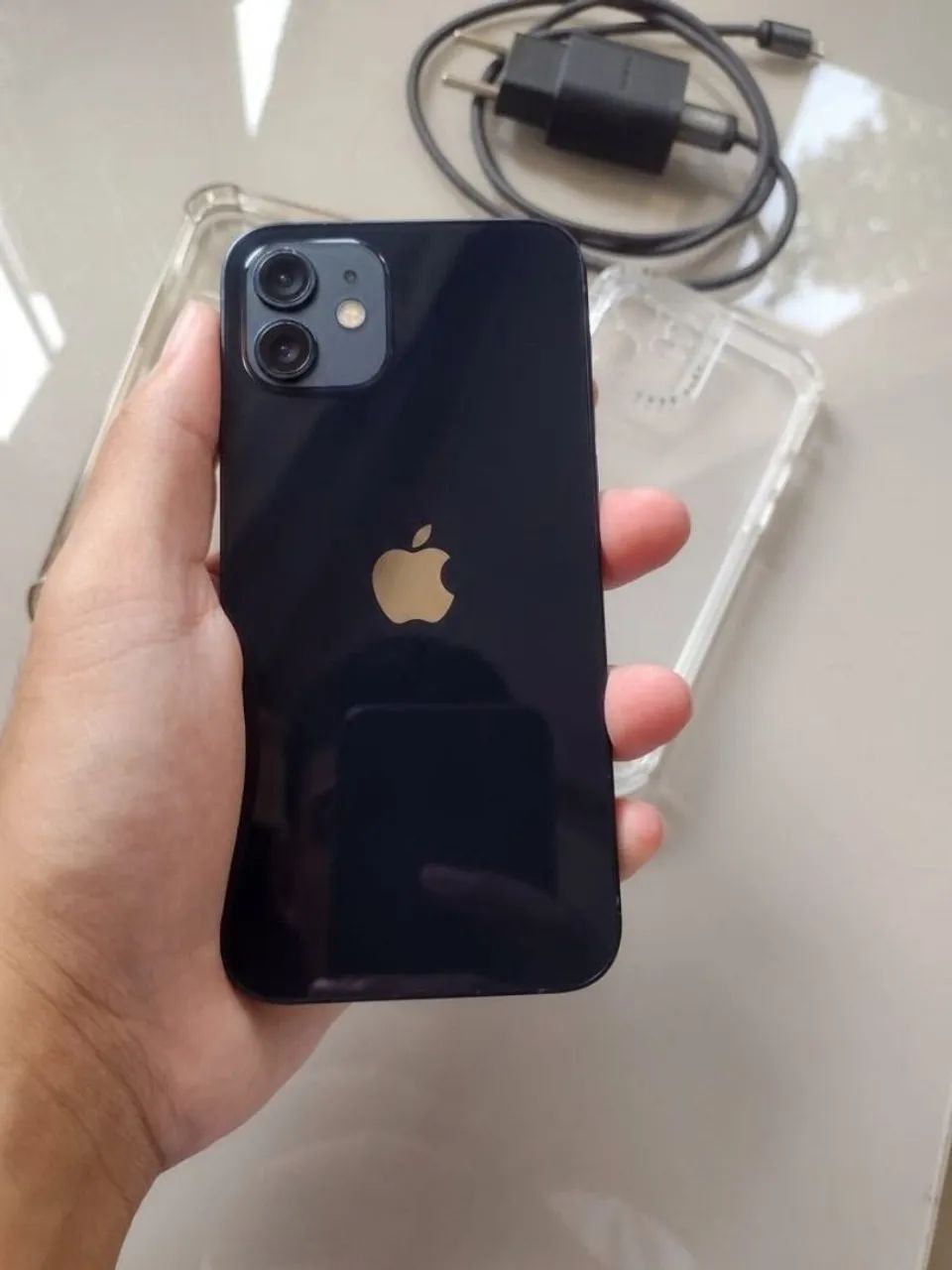 iPhone 12 128gb azul com carregador e 2 capinhas  - Foto 2