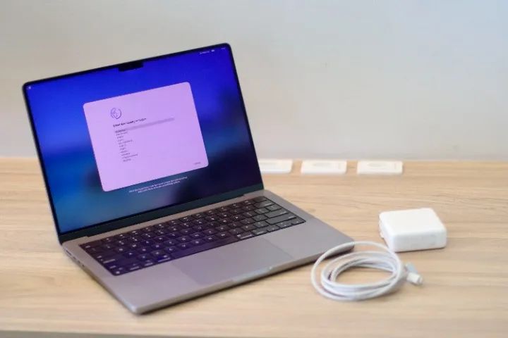Macbook Pro M1 Pro 14" 16Gb Ram 512gb SSD 8-core CPU 14-core GPU Cinza Espacial - Foto 2