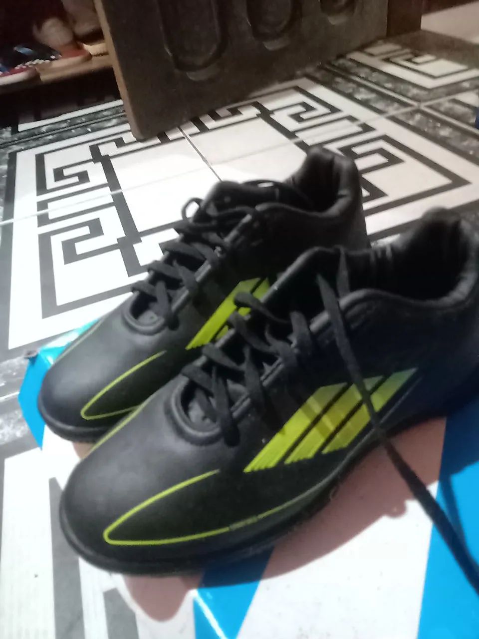 A venda sapato de futsal