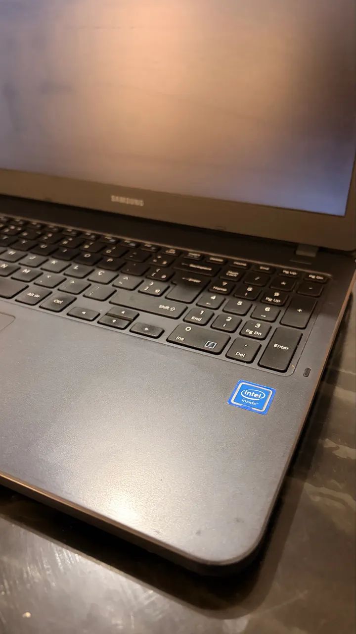 Notebook Samsung Essentials E20