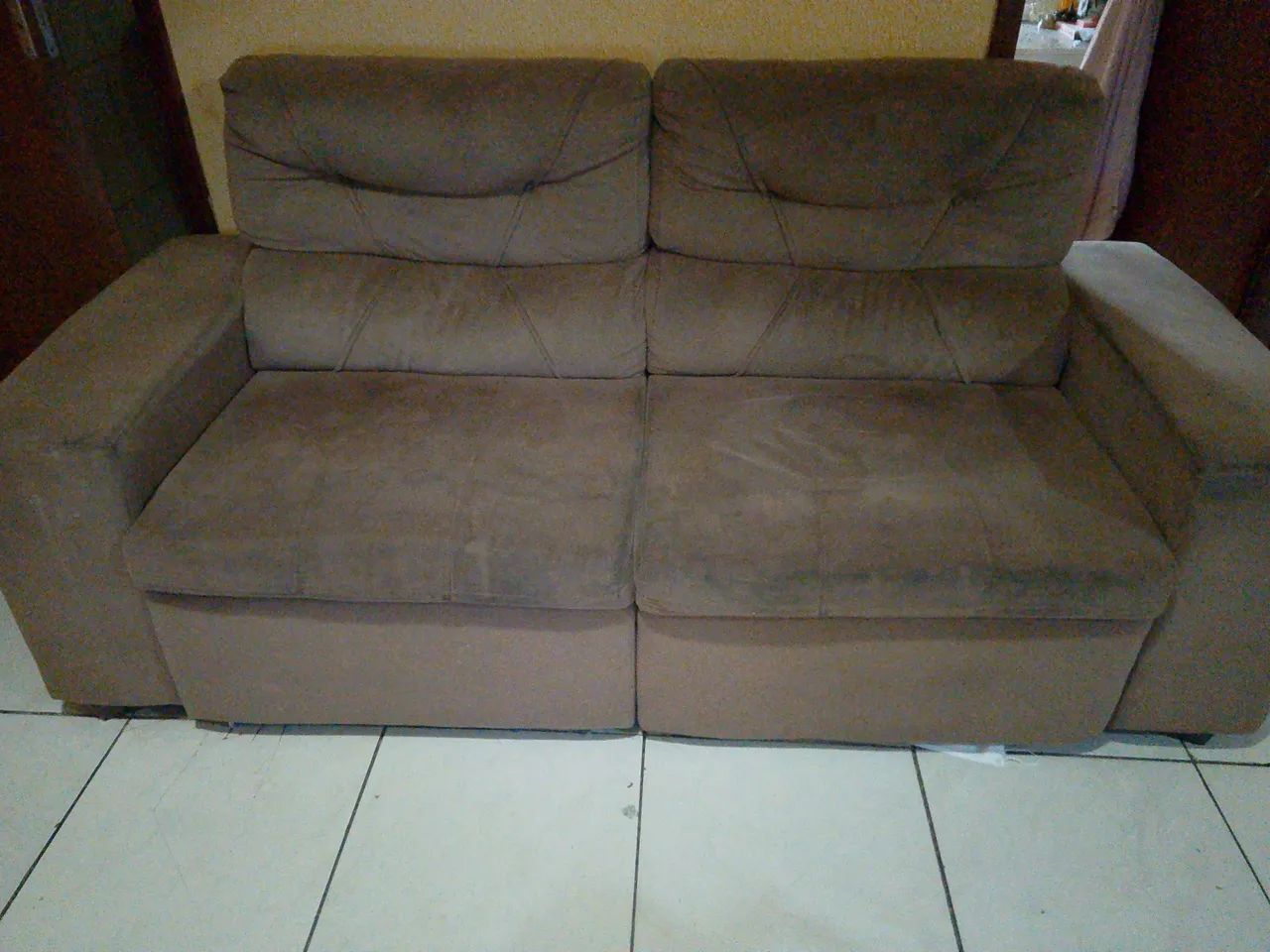 Vende -se sofá usado em bom estado retrátil grande 