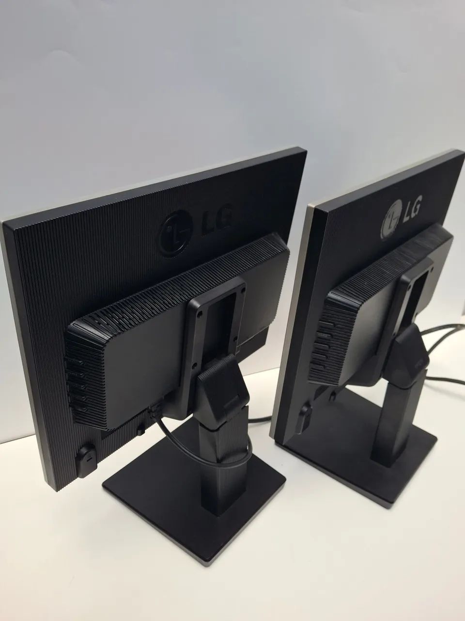 KIT 2 MONITORES LG 19" - EM OTIMO ESTADO - Foto 2