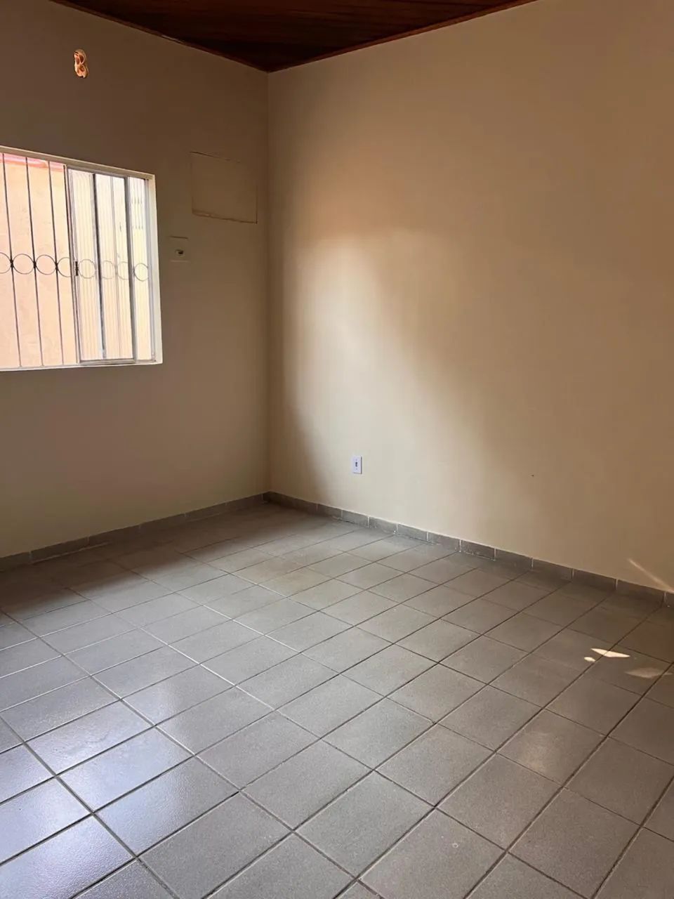 Aluga-se APTO para ( CASAL e sem PETS)