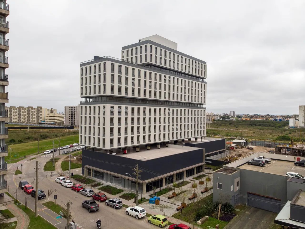 Venda e locação: Sala no Parque Una, Edifício Vanguarda, Pelotas - RS, andar alto, elevado - Foto 2