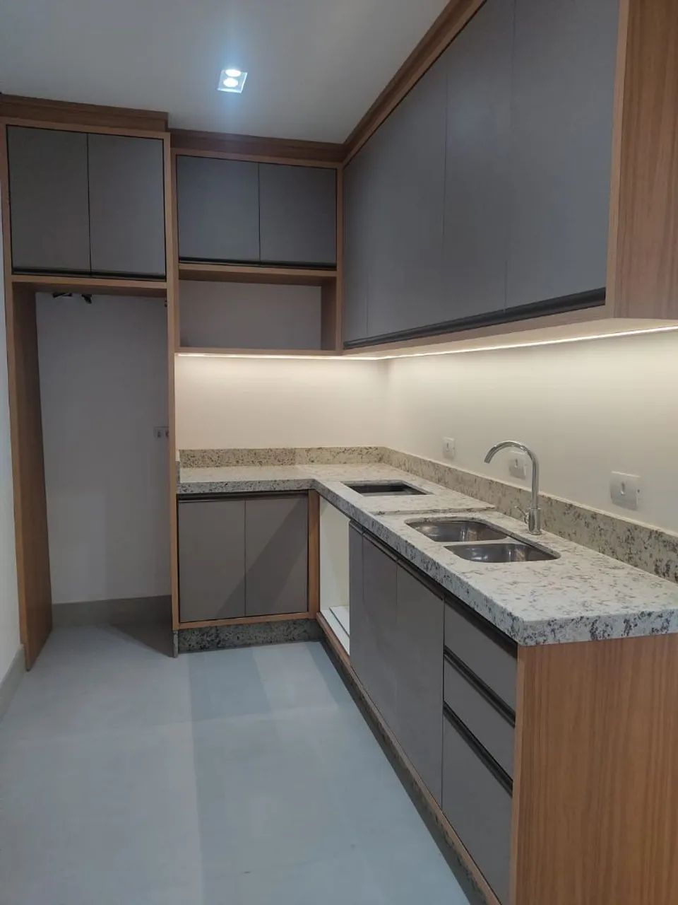 Apartamento à venda: Edifício Torre Kadosh.