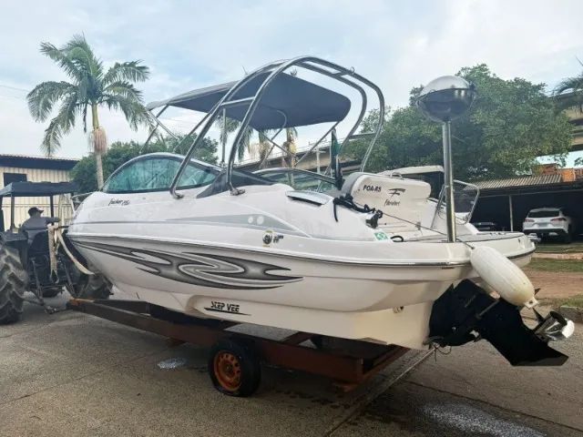 Lancha Focker 215i - Ano 2010 - Mercruiser 220Hp - Foto 4