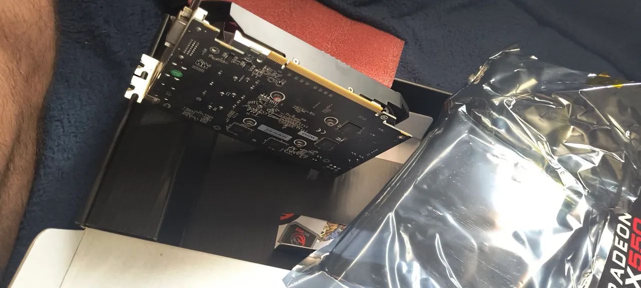 Placa de Vídeo Radeon RX 550 4GB GDDR5 - Foto 4