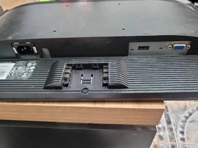 Monitor Acer V206HQL - LCD Trincado - Foto 4