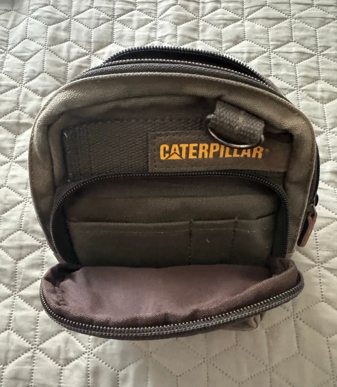 Bolsa de ombro da marca Caterpillar em lona. - Foto 4