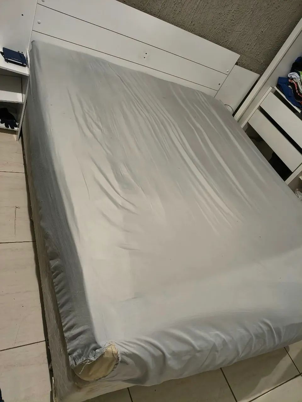Cama Box Queen de casal - Colchão, base e cabeceira.