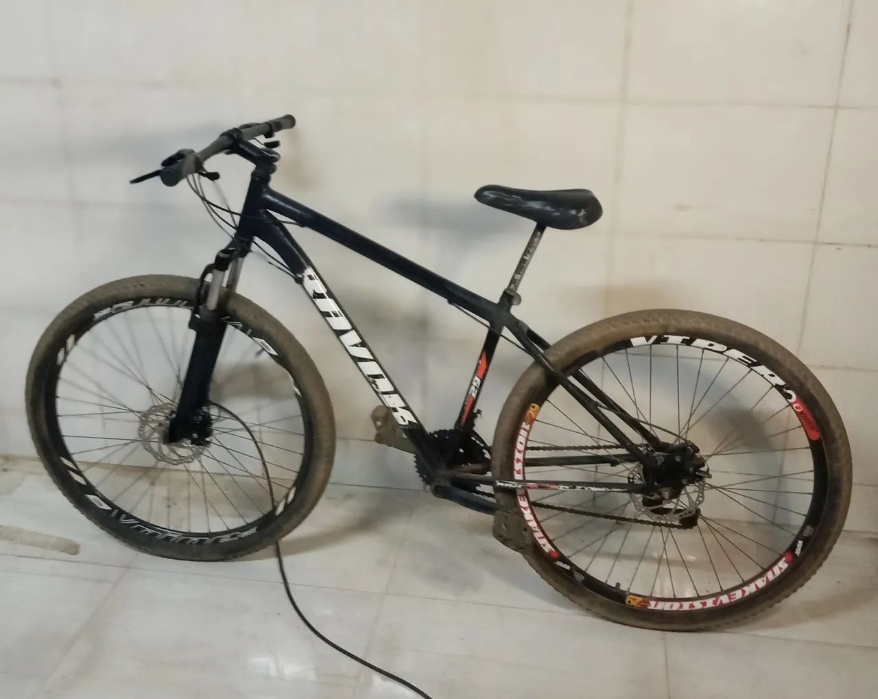 Bicicleta aro 29 com  21 marchas