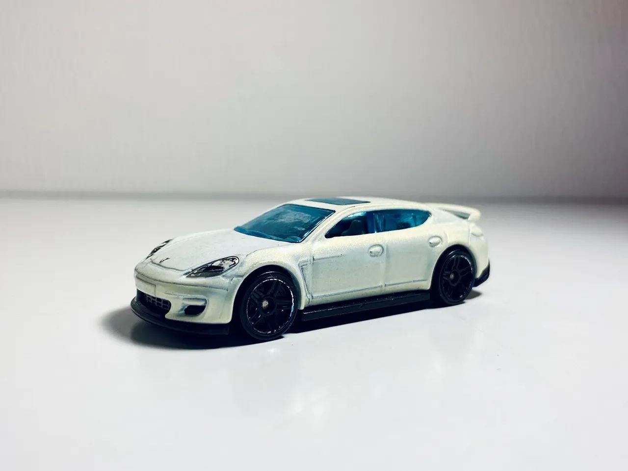 Hot Wheels Porsche Panamera - LOOSE | 1:64 - Foto 4
