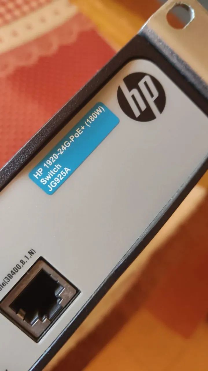 Switch HP OfficeConnect 1920-24G-PoE+