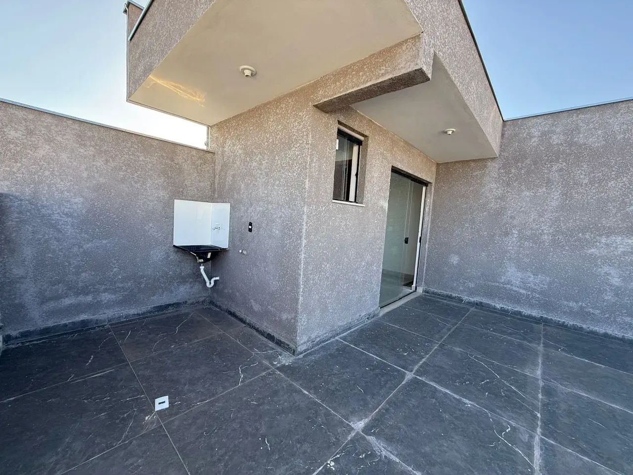Cobertura com 2 quartos sendo 1 suíte 3 banheiros 2 vagas - Foto 3