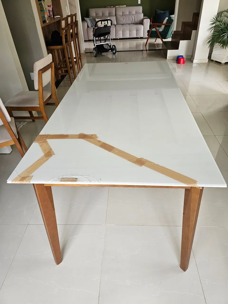 Mesa 6 lugares (madeira e tampo de vidro) - Foto 4
