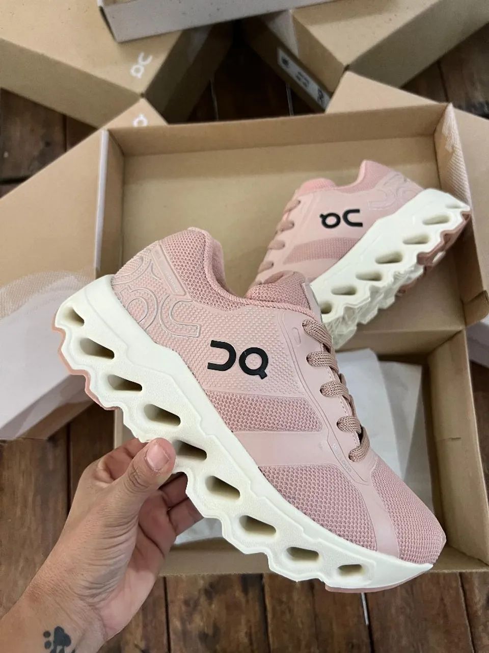 Tênis Feminino On cloudsurfer-Primeira Linha 