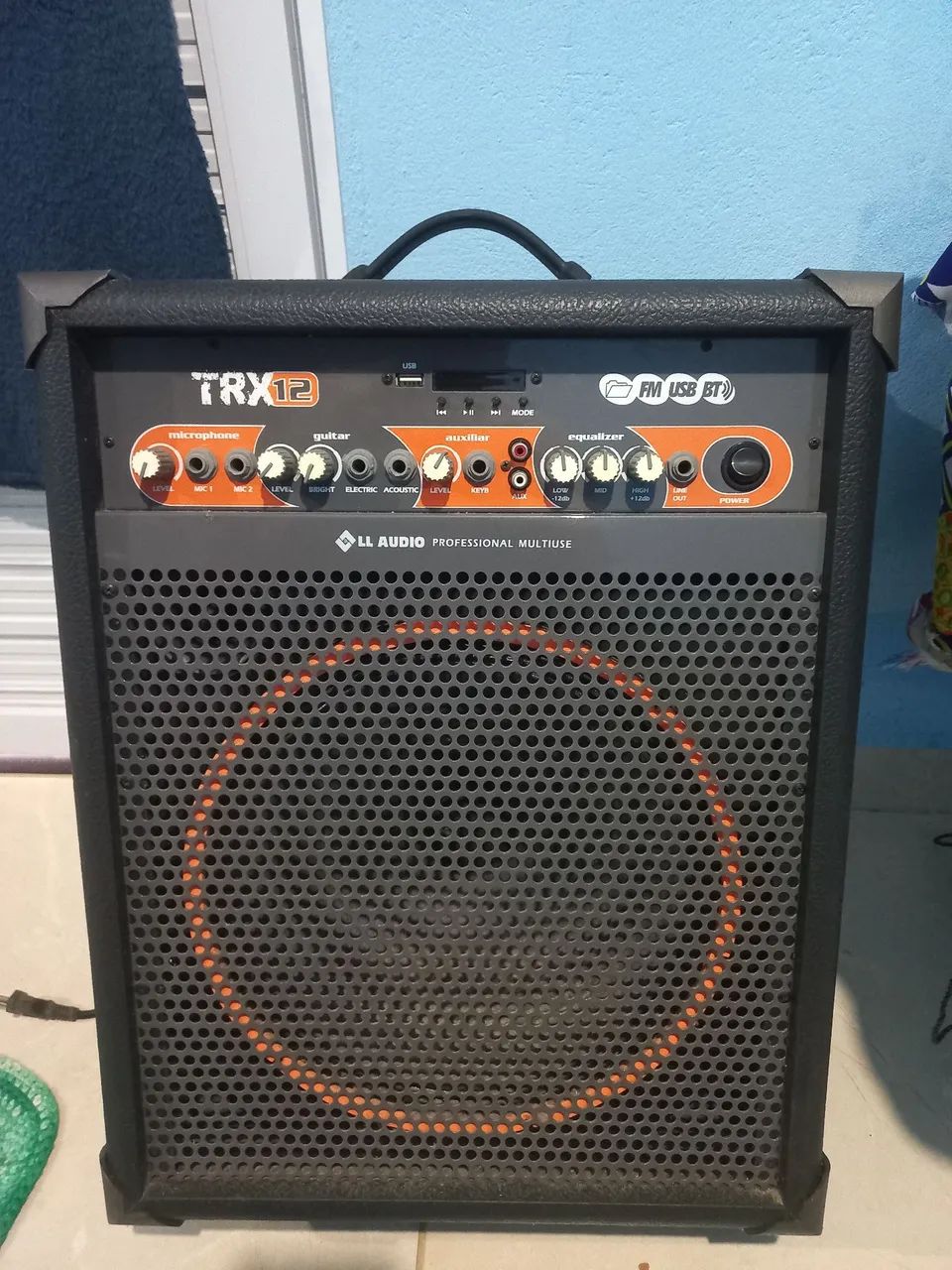 Vendo caixa de som LL áudio trx 12