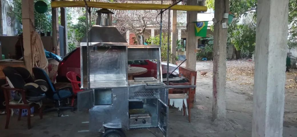 Carrinho de Churrasco Inox com Térmica, Chapa e 5 Coifas