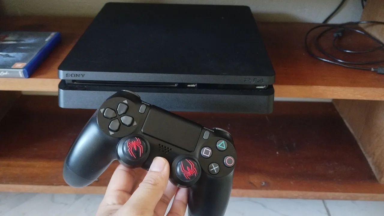 Playstation 4 slim 